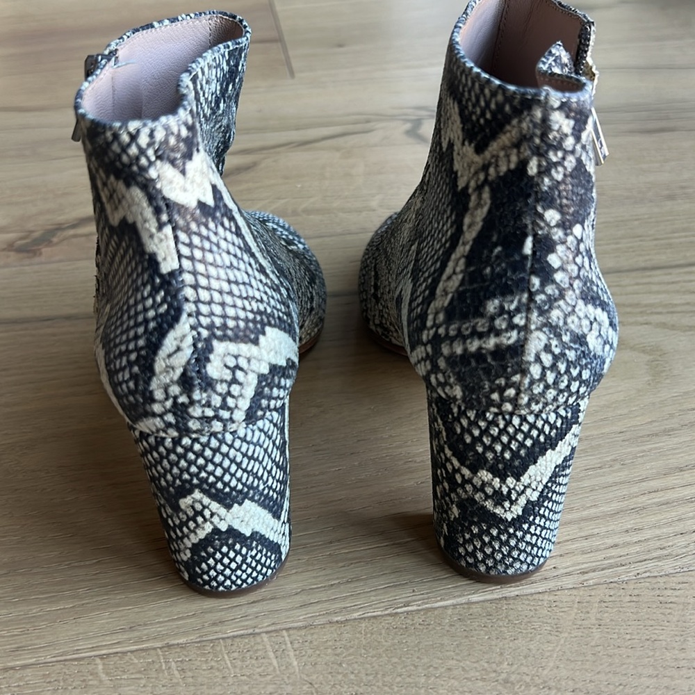 Loeffler Randall Greer Python Booties In Size 5.5 - image 7
